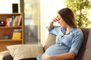 Schwangere Frau leidet unter Folsäuremangel